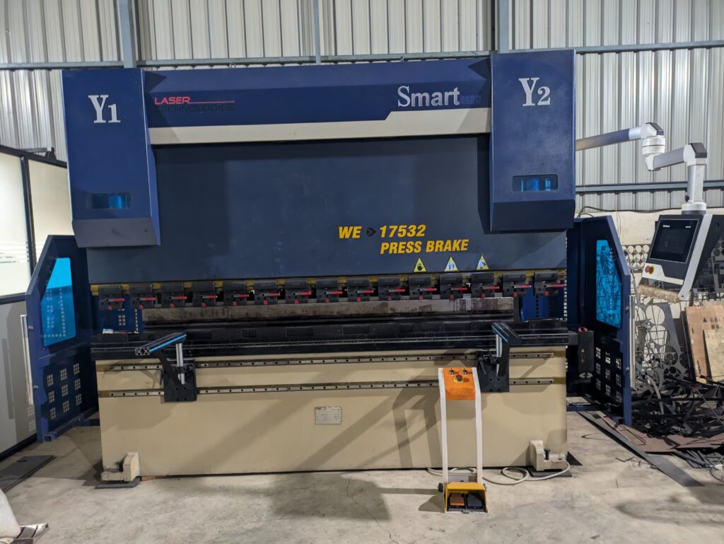 Laser cutting machine